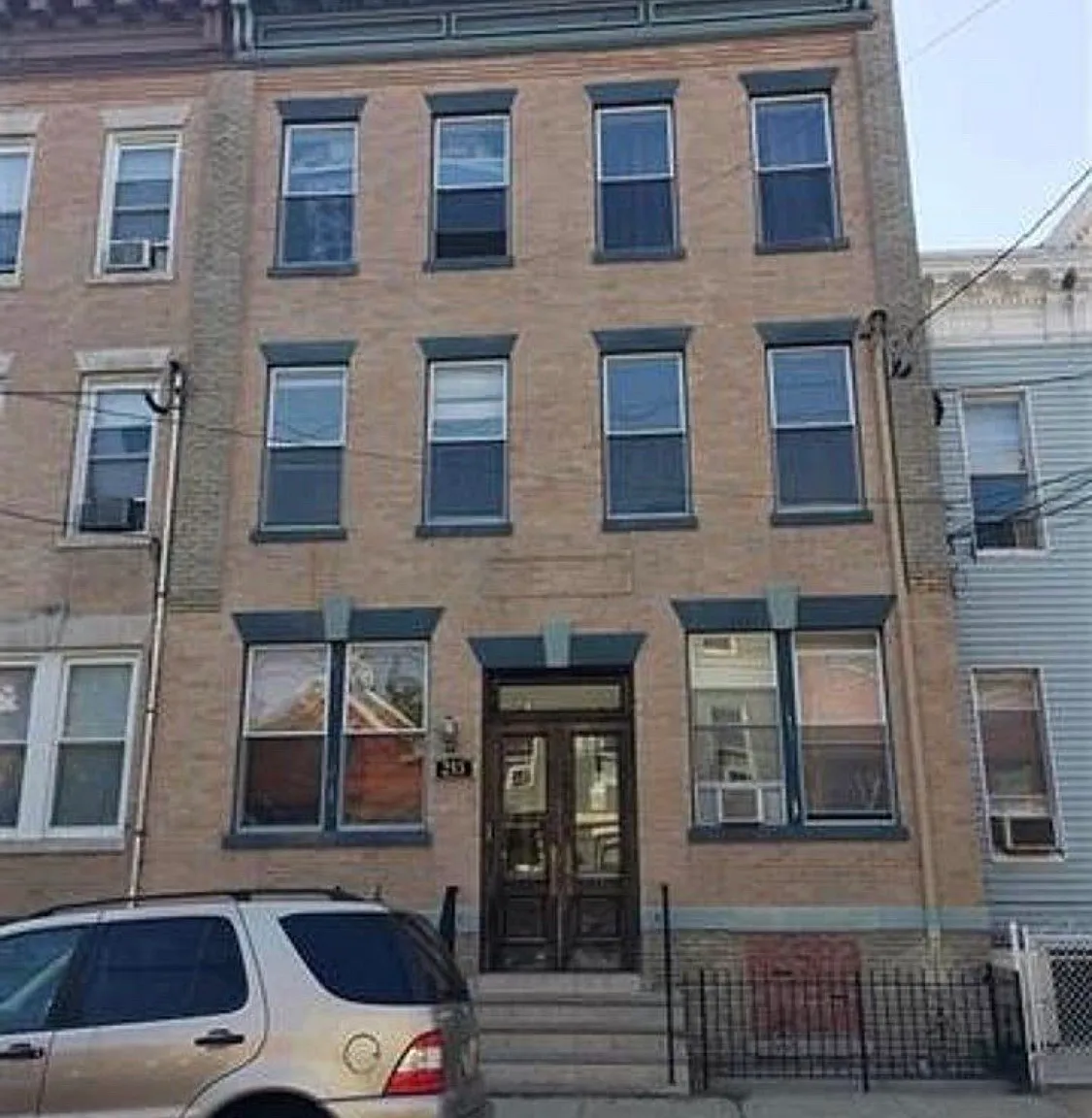 2 bed, 700 sqft, $2,075 — Photo 1