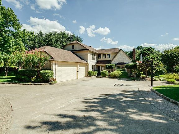 3rd image of 8811 Crestview Dr