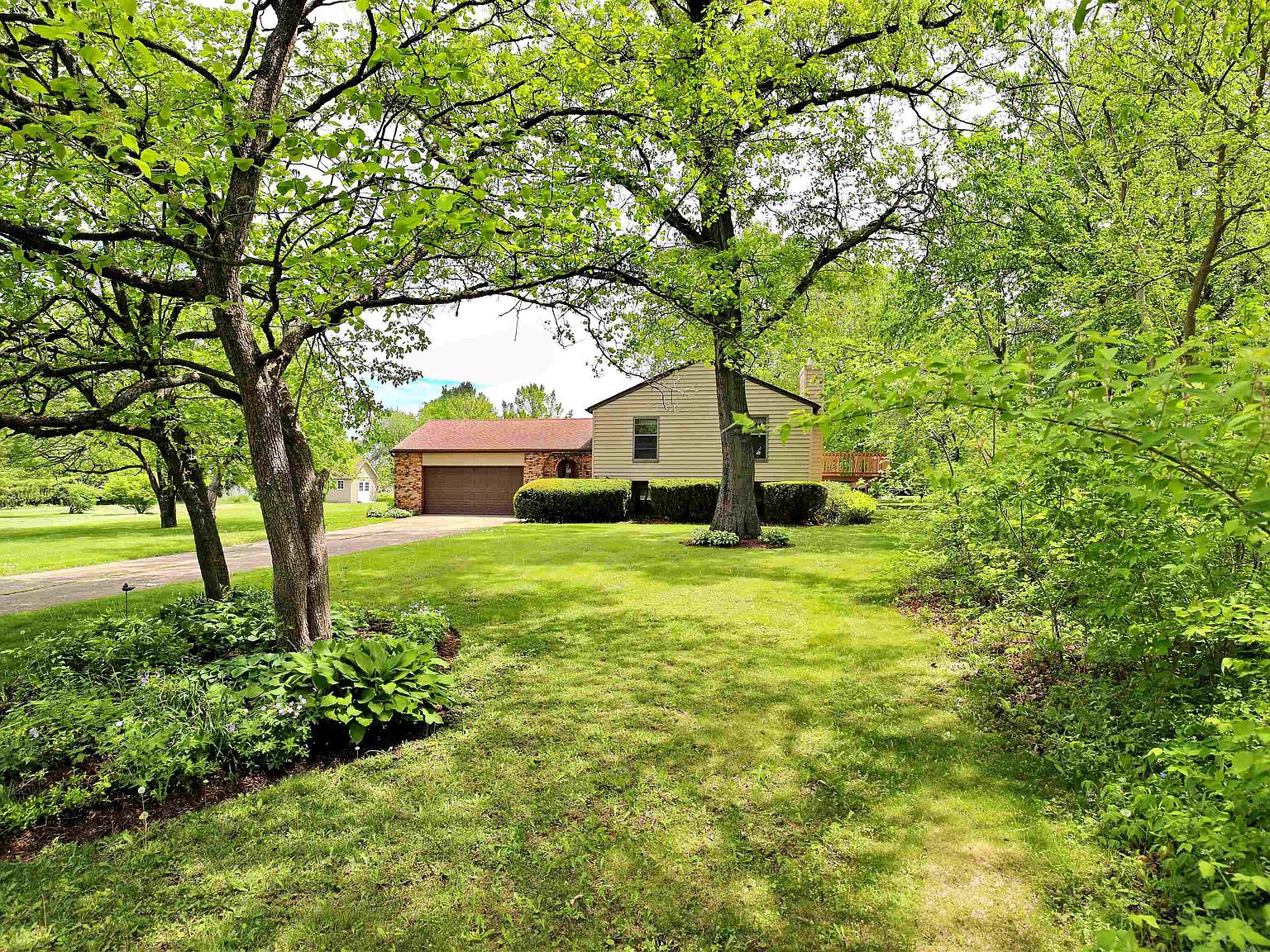 Annettee Hinstdedt ★Liliane★ 1907 Annettes Cir, Sugar Grove, IL 60554 | Zillow