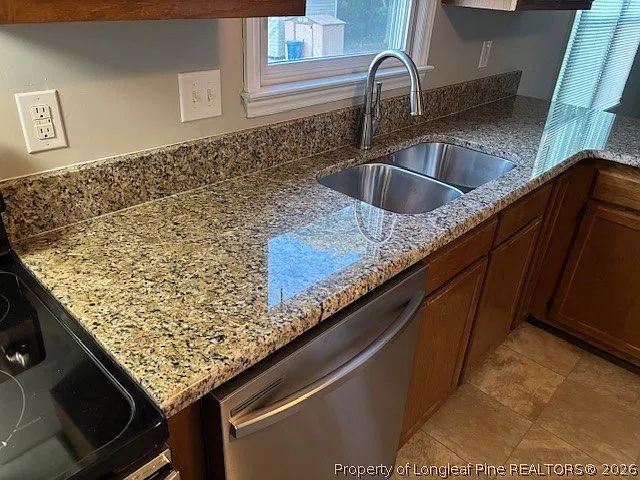 3 bed, 2.0 bath, 1404 sqft, $1,575 — Photo 4