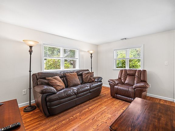 3rd image of 24 Dorothy Ave