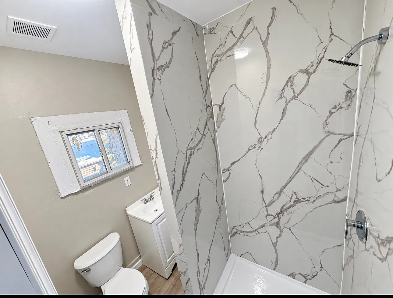 1 bed, 850 sqft, $1,350 — Photo 2