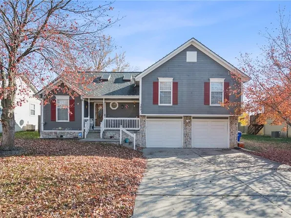 107 Rock Creek Dr, Grain Valley, MO 64029