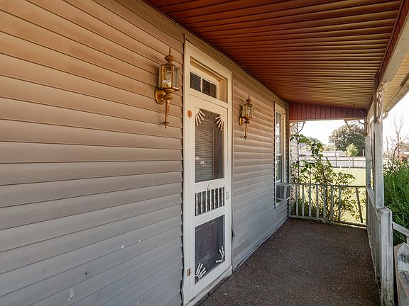 4th image of 162 Second Waco St
