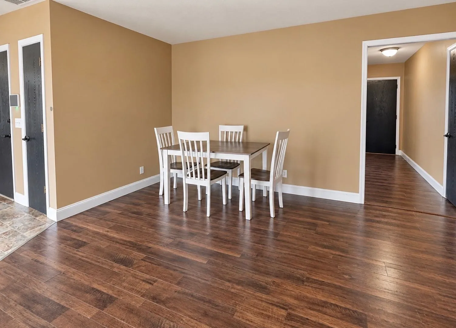 Beautiful spacious home Springfield, MO — Photo 1