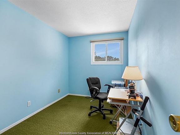 4th image of 1240 Foxhill Ct