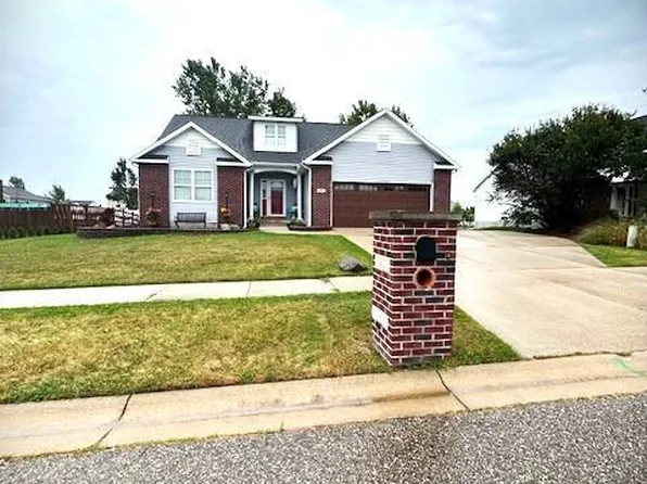 1812 Hollowbrook Dr, Holt, MI 48842