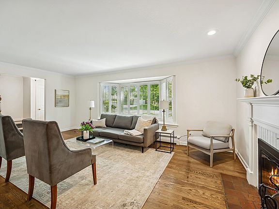 4th image of 1312 Canterbury Ln