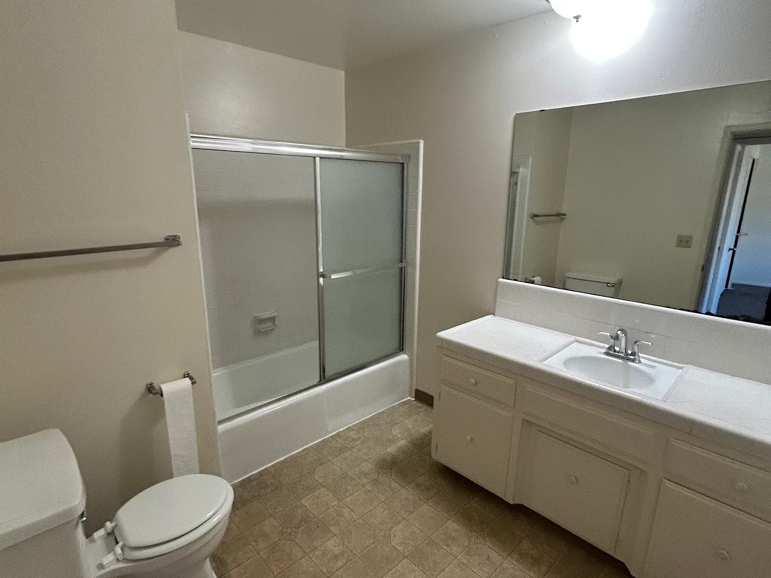 2 bed, 1.0 bath, $1,295 — Photo 4