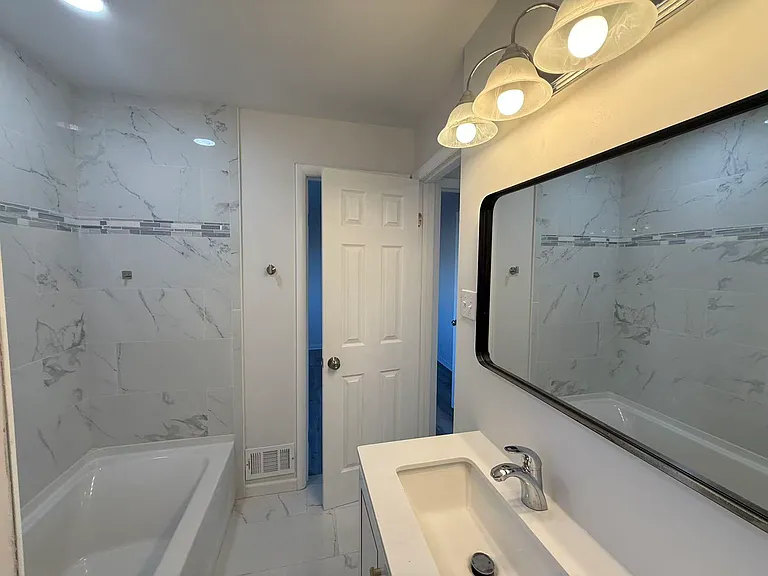 1328 W St NE — Photo 10