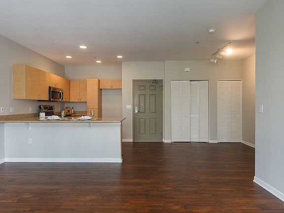 4th image of 1501 Front St Unit 206