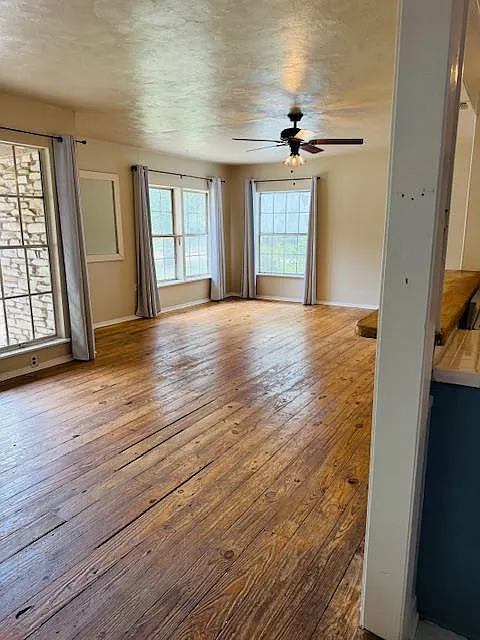 2 bed, 1.0 bath, 1224 sqft, $2,300 — Photo 3