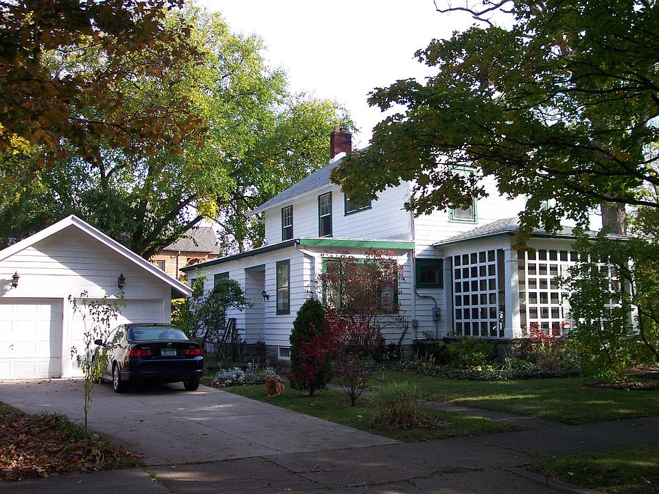 2nd image of 1701 Center Ave