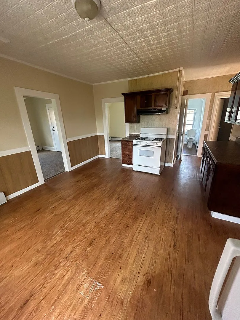 5 Oak Street - Meriden — Photo 3