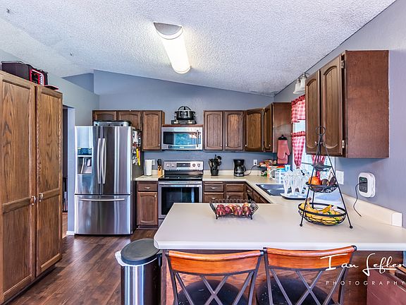 4th image of 523 N Evolyn Dr