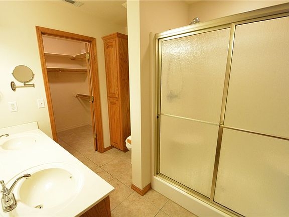3rd image of 26 Dugan Cir