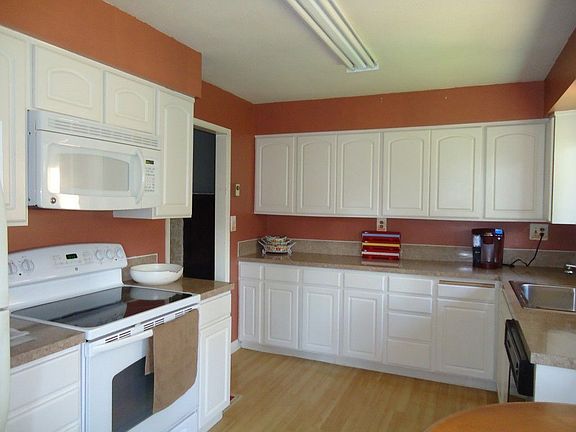 4th image of 700 Lions Park Ln