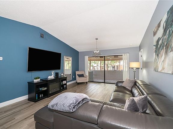 5th image of 3039 Curry Woods Dr #1