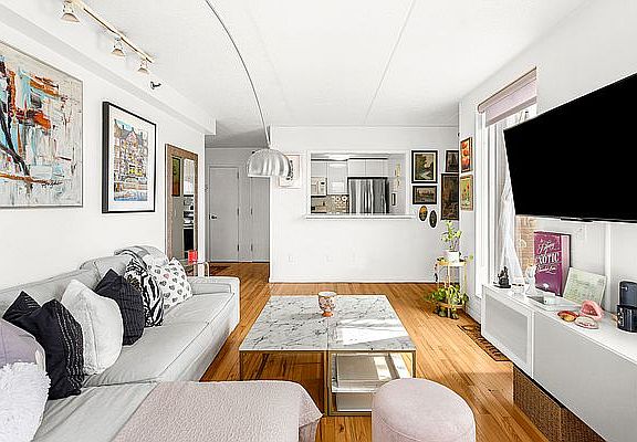 3rd image of 1831 Madison Ave APT 9L