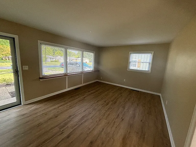 1807 Ashmoor Ln — Photo 9