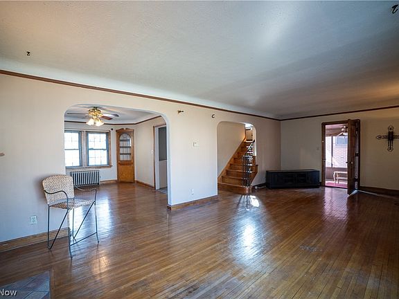 4th image of 285 E 216th St
