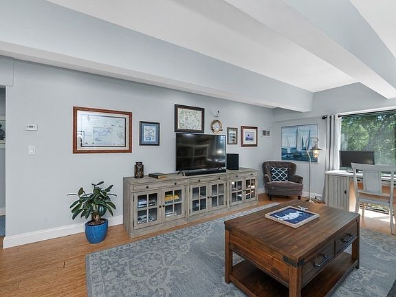 4th image of 42 8th St APT 3410