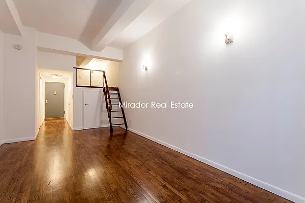 Rented by Mirador Real Estate | media 22