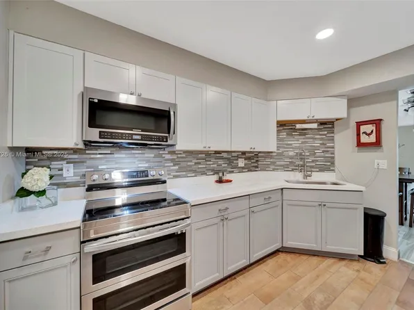 3575 Broken Woods Dr #201, Coral Springs, FL 33065