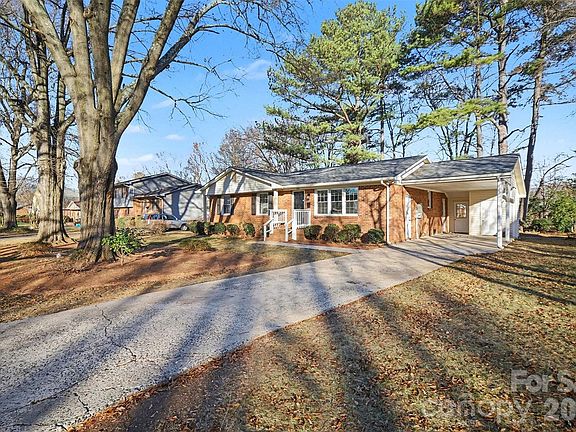 3rd image of 1733 Pondella Dr
