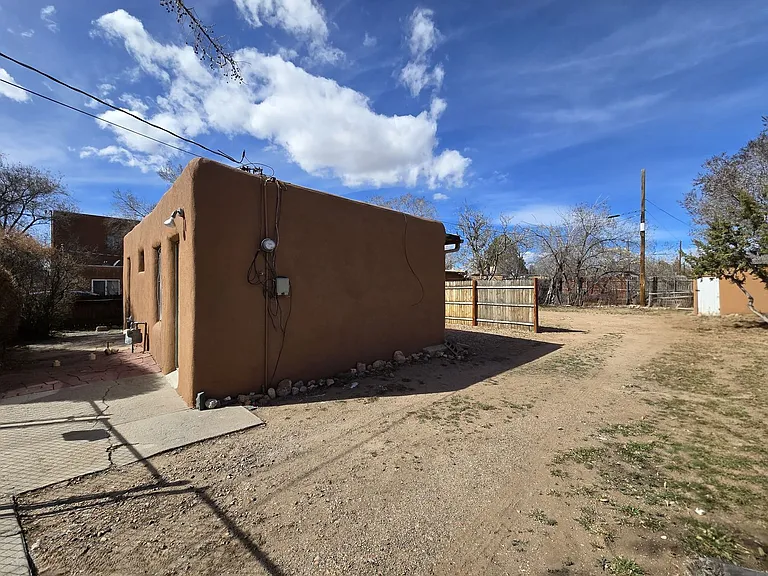 739 Montez Pl — Photo 16