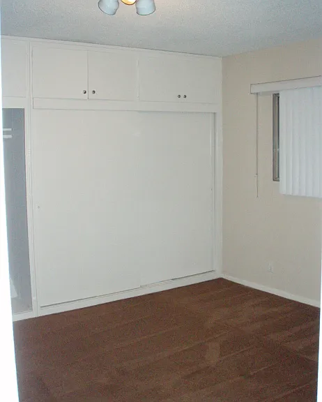 large 1 bedroom with floor to ceiling closets