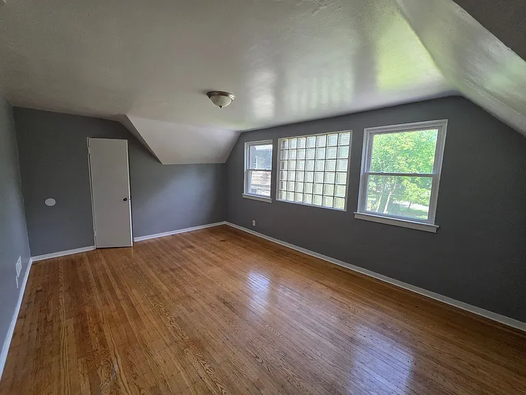 327 Glenwood Ave — Photo 12