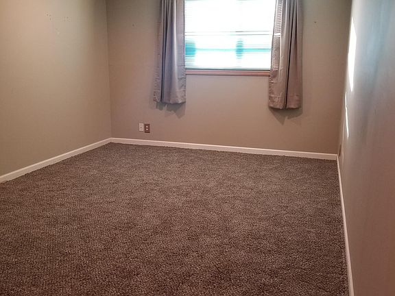 3rd image of 15104 Green Ave