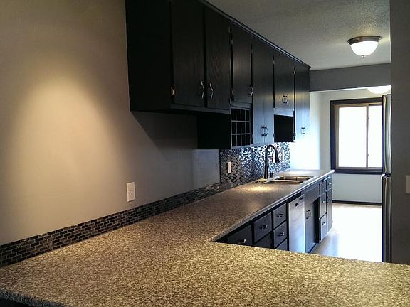 2nd image of 1633 Black Oaks Pl N
