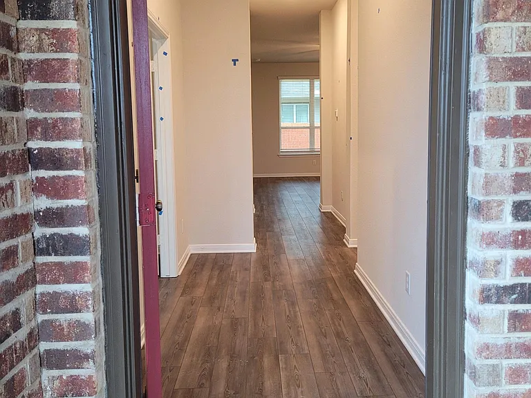 803 Hollyhock Dr — Photo 3