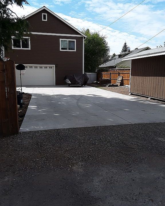2nd image of 524 NE Marshall Ave