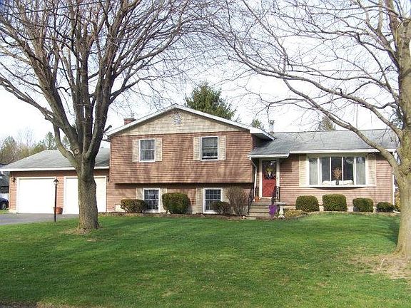 3rd image of 48 Greensview Dr