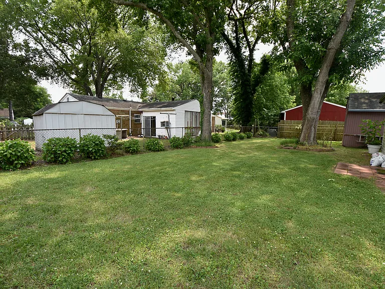 504 S Kings Point Rd — Photo 2
