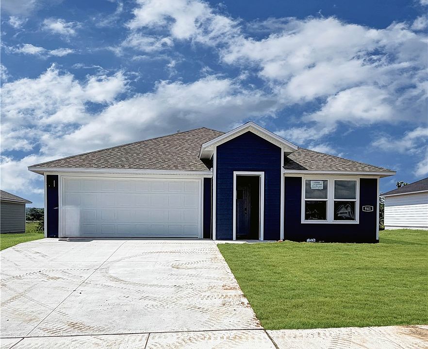 1st image of 941 Sagely St