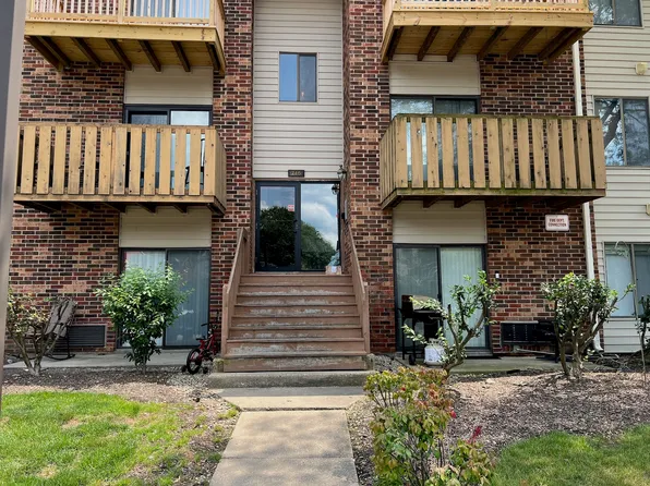 746 Prescott Dr APT 306, Roselle, IL 60172