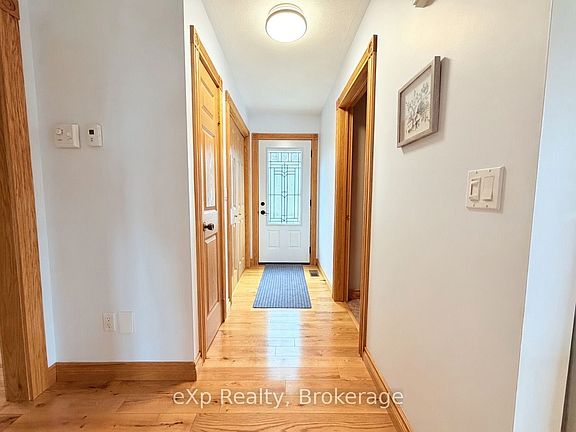4th image of 705 Victoria Rd