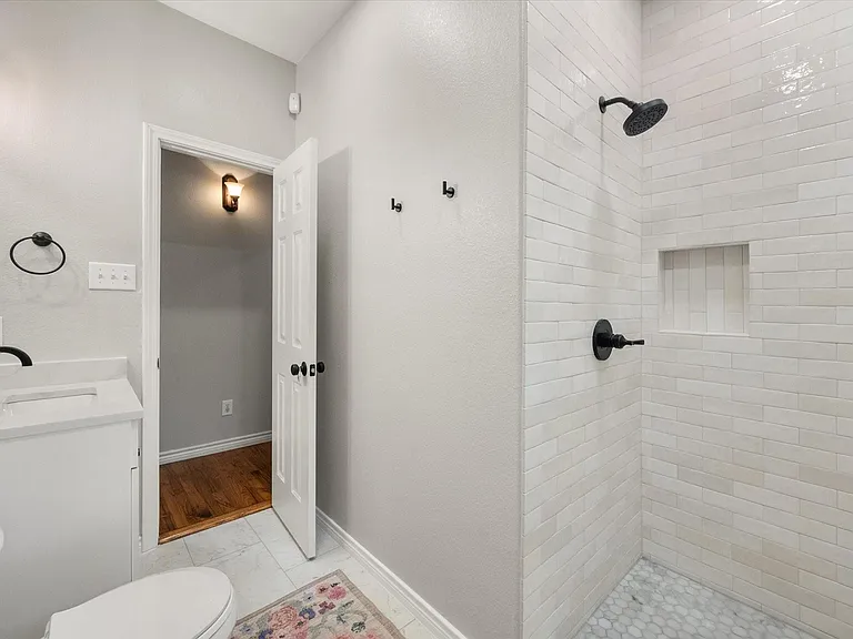 1702 Forest Bend Ln — Photo 21