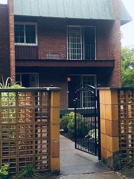 1223 James St — Photo 1