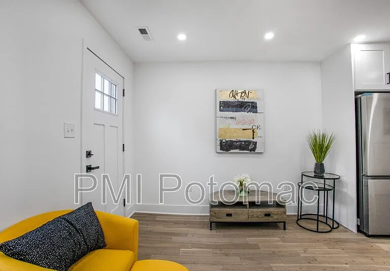 702 19th St NE — Photo 6