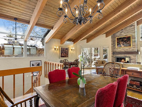 5th image of 117 W Hyman Ave #2