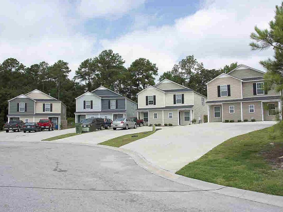 1st image of 103 Winterberry Ln