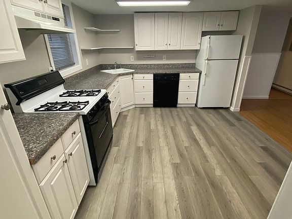 2nd image of 2206 1/2 Lewis Ave