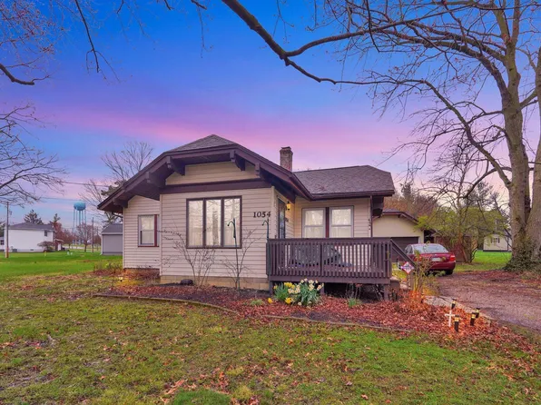 1054 Lakeshore Dr E, Hebron, OH 43025