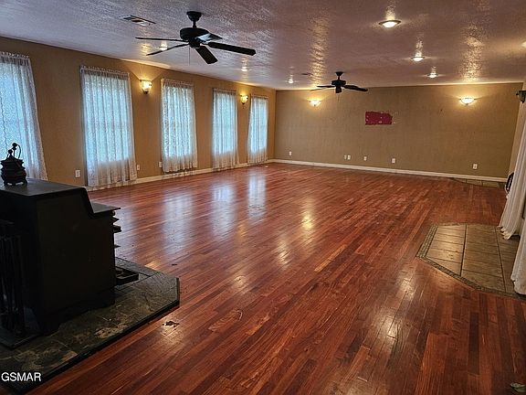 5th image of 925 Tweed Springs Rd