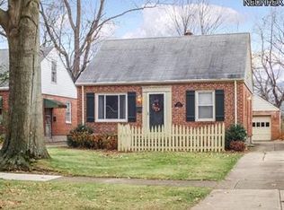 430 Huntmere Dr, Bay Village, OH